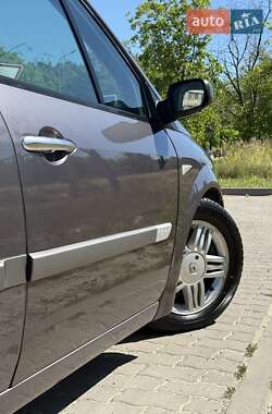Минивэн Renault Grand Scenic 2004 в 