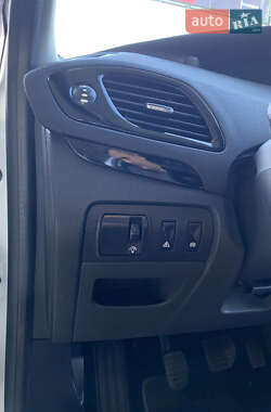 Минивэн Renault Grand Scenic 2012 в 