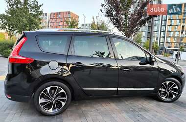 Минивэн Renault Grand Scenic 2015 в 