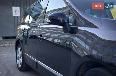 Минивэн Renault Grand Scenic 2012 в 