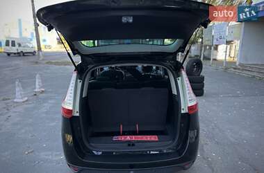 Минивэн Renault Grand Scenic 2012 в 
