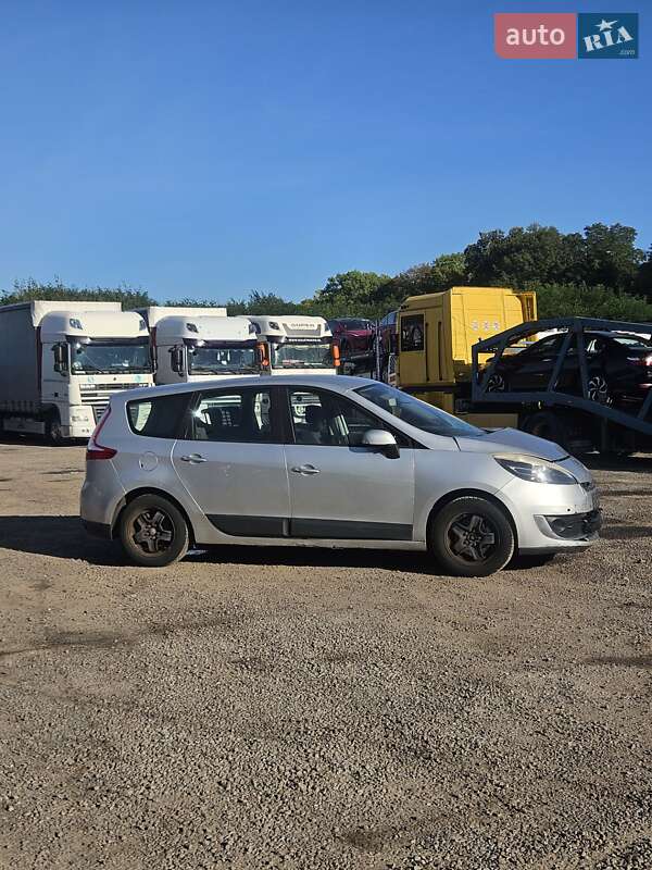Renault Grand Scenic 2013