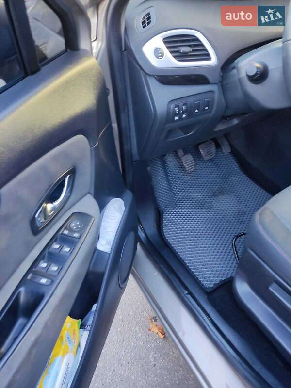 Мінівен Renault Grand Scenic 2012 в Полтаві фото 13 Мінівен Renault Grand Scenic 2012 в Полтаві