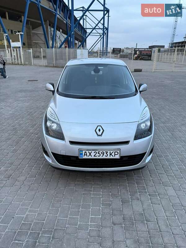 Минивэн Renault Grand Scenic 2009 в 