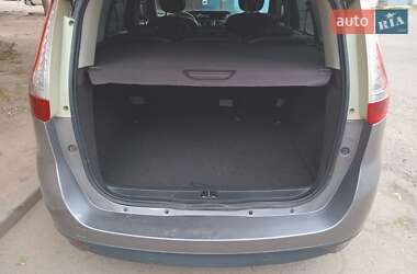 Минивэн Renault Grand Scenic 2012 в 