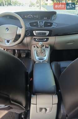 Минивэн Renault Grand Scenic 2012 в 
