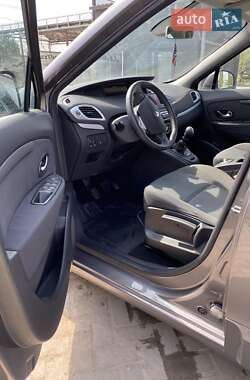 Минивэн Renault Grand Scenic 2010 в 