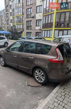 Минивэн Renault Grand Scenic 2011 в 