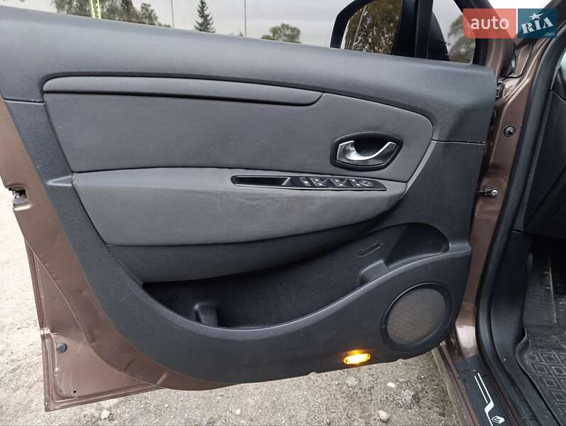 Минивэн Renault Grand Scenic 2010 в Теофиполе