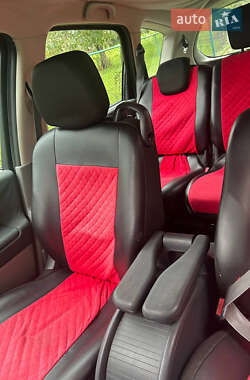 Минивэн Renault Grand Scenic 2004 в  фото 10 Минивэн Renault Grand Scenic 2004 в