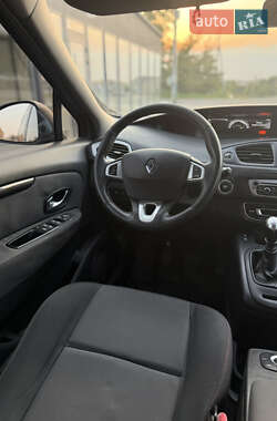 Минивэн Renault Grand Scenic 2012 в 