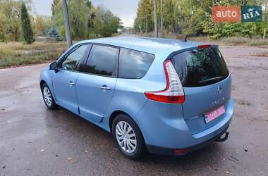 Минивэн Renault Grand Scenic 2011 в 