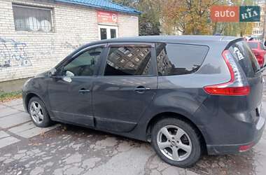 Минивэн Renault Grand Scenic 2011 в 