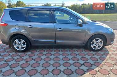 Минивэн Renault Grand Scenic 2011 в 