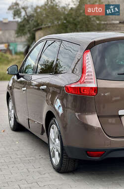 Минивэн Renault Grand Scenic 2010 в 