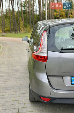 Минивэн Renault Grand Scenic 2013 в 