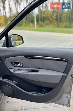 Минивэн Renault Grand Scenic 2013 в 