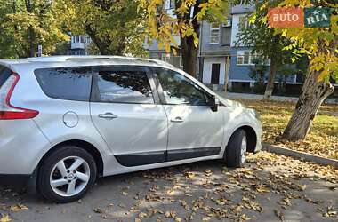 Минивэн Renault Grand Scenic 2012 в 