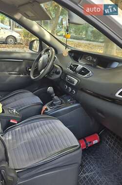 Минивэн Renault Grand Scenic 2012 в 