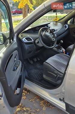 Минивэн Renault Grand Scenic 2012 в 