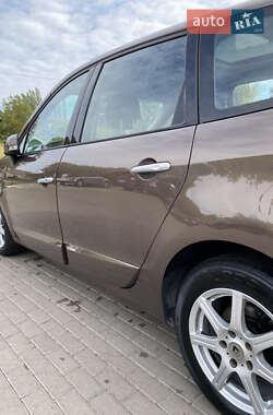 Минивэн Renault Grand Scenic 2010 в 