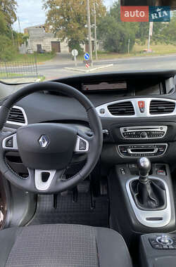 Минивэн Renault Grand Scenic 2010 в 