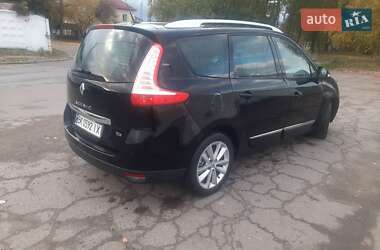 Минивэн Renault Grand Scenic 2012 в 
