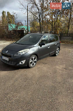 Минивэн Renault Grand Scenic 2011 в 