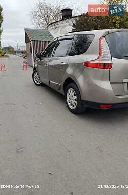 Минивэн Renault Grand Scenic 2010 в 