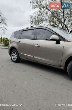 Минивэн Renault Grand Scenic 2010 в 