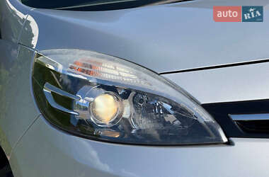 Минивэн Renault Grand Scenic 2015 в 