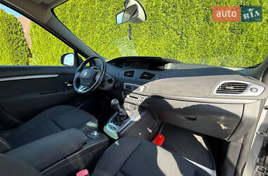 Минивэн Renault Grand Scenic 2015 в 