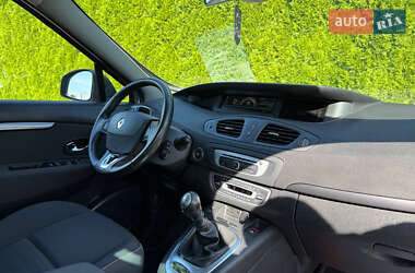 Минивэн Renault Grand Scenic 2015 в 