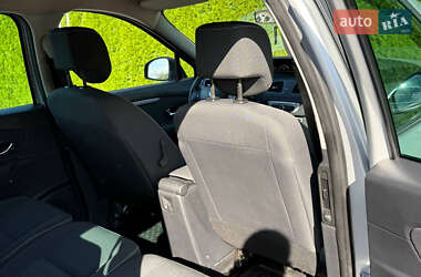 Минивэн Renault Grand Scenic 2015 в 
