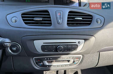 Минивэн Renault Grand Scenic 2015 в 