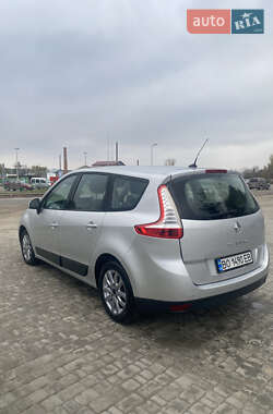 Минивэн Renault Grand Scenic 2010 в 