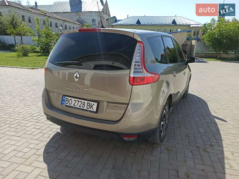 Минивэн Renault Grand Scenic 2012 в Шумске