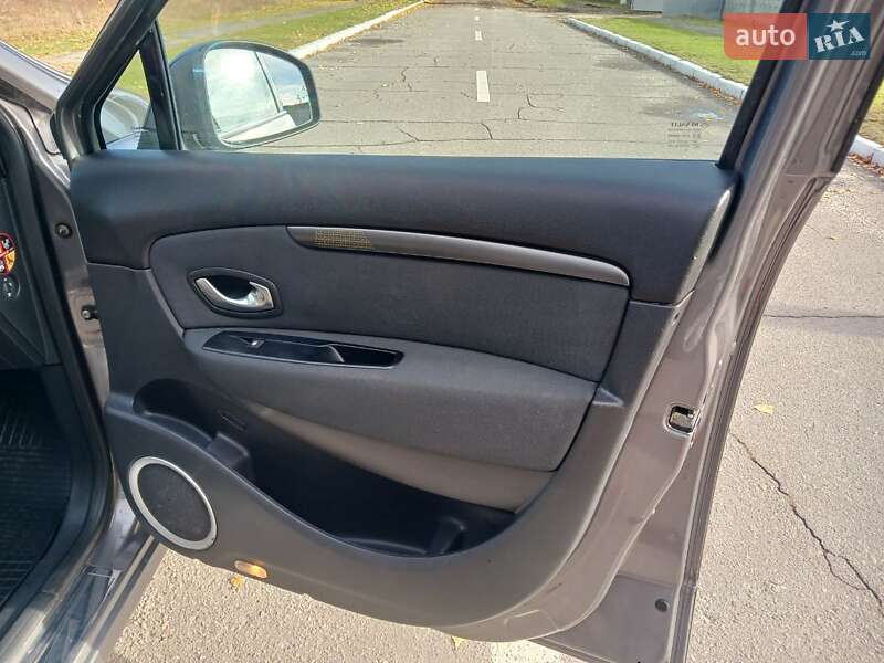 Минивэн Renault Grand Scenic 2010 в Кременчуге фото 36 Минивэн Renault Grand Scenic 2010 в Кременчуге