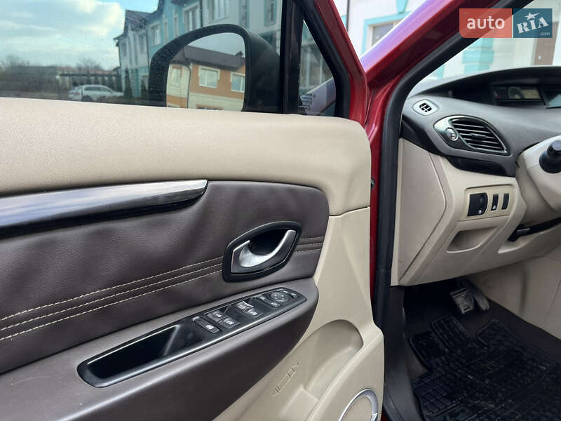 Минивэн Renault Grand Scenic 2011 в Каменец-Подольском фото 38 Минивэн Renault Grand Scenic 2011 в Каменец-Подольском