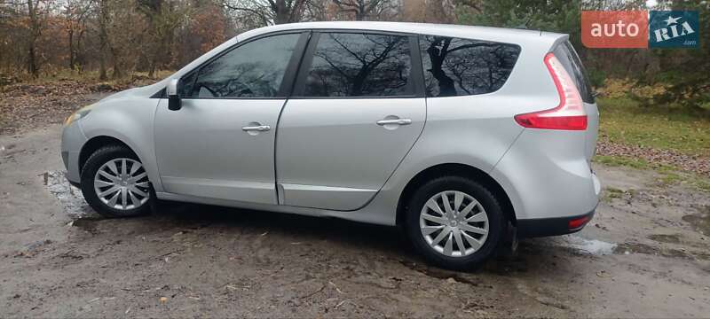 Минивэн Renault Grand Scenic 2011 в Киеве