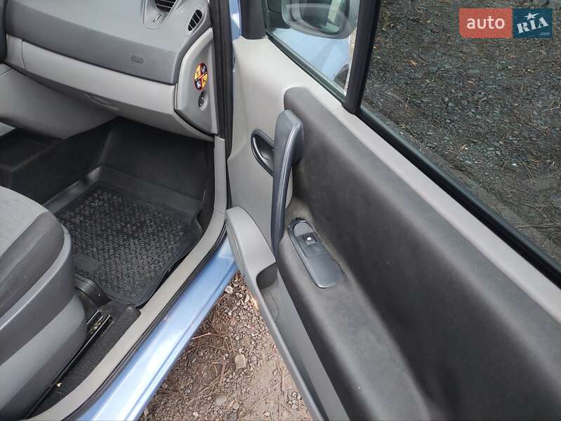 Мінівен Renault Grand Scenic 2006 в Львові фото 30 Мінівен Renault Grand Scenic 2006 в Львові