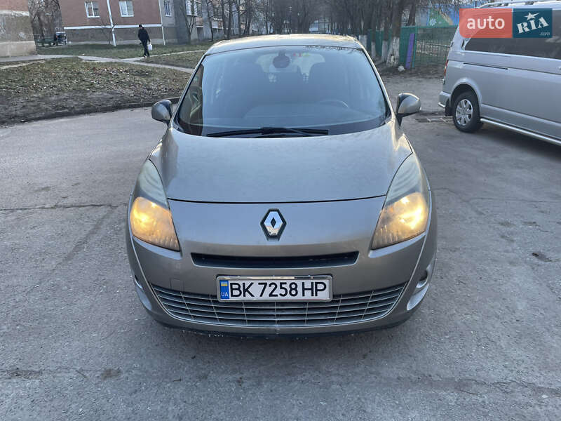 Минивэн Renault Grand Scenic 2010 в Вараше