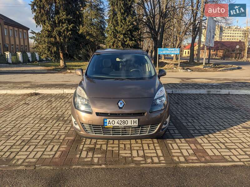 Минивэн Renault Grand Scenic 2011 в Ужгороде