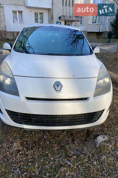 Renault Grand Scenic 2011