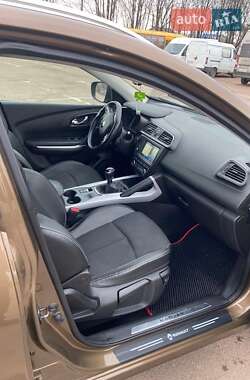 Внедорожник / Кроссовер Renault Kadjar 2015 в 