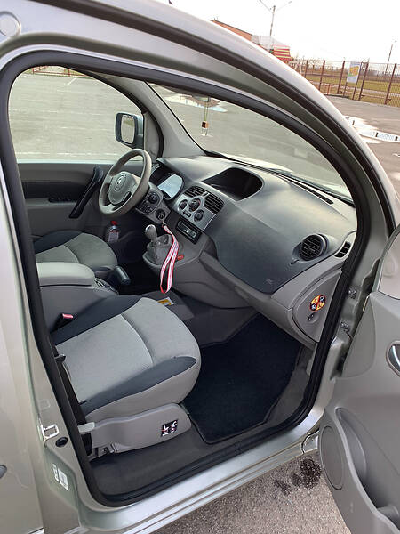 Вантажопасажирський фургон Renault Kangoo 2010 в Луцьку фото 19 Вантажопасажирський фургон Renault Kangoo 2010 в Луцьку