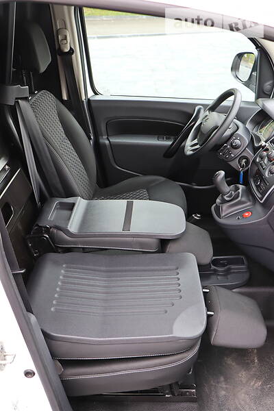 Вантажопасажирський фургон Renault Kangoo 2016 в Кременчуці