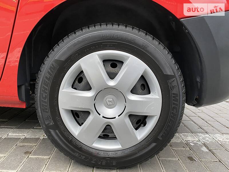 Вантажопасажирський фургон Renault Kangoo 2015 в Луцьку