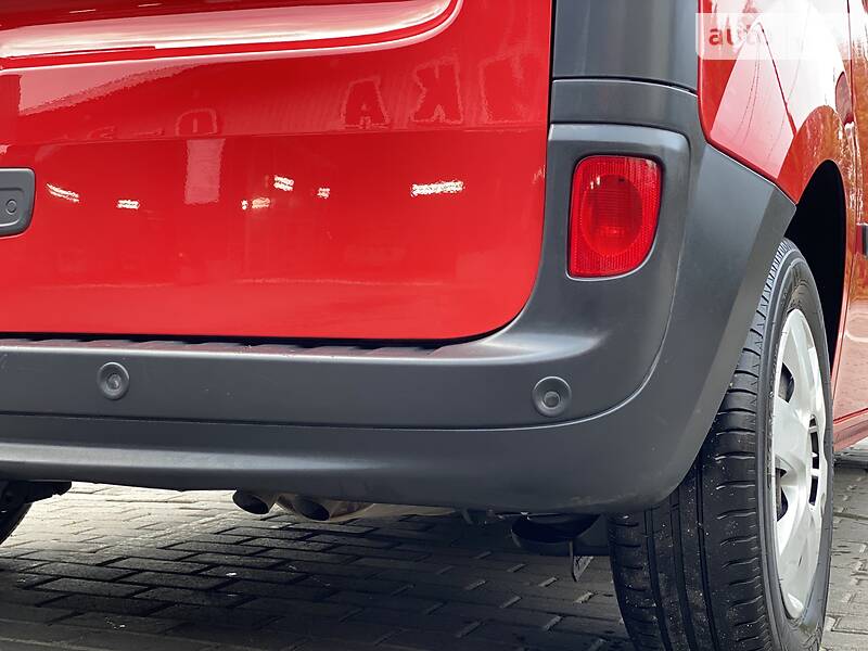 Вантажопасажирський фургон Renault Kangoo 2015 в Луцьку