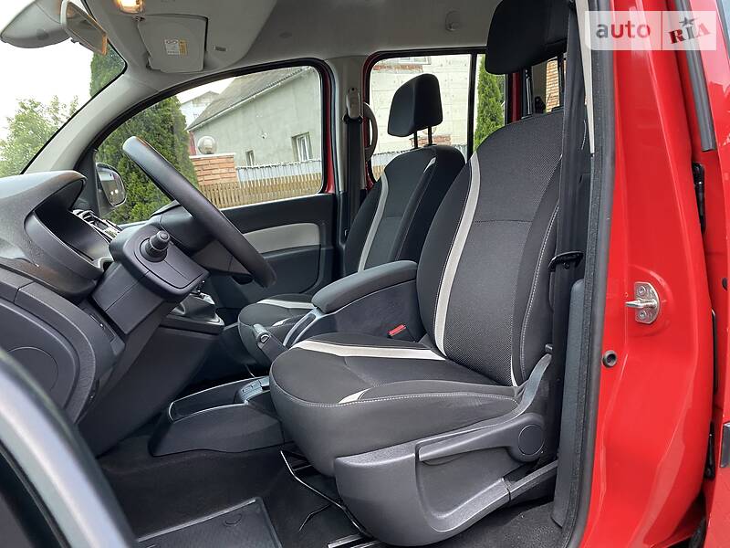 Вантажопасажирський фургон Renault Kangoo 2015 в Луцьку